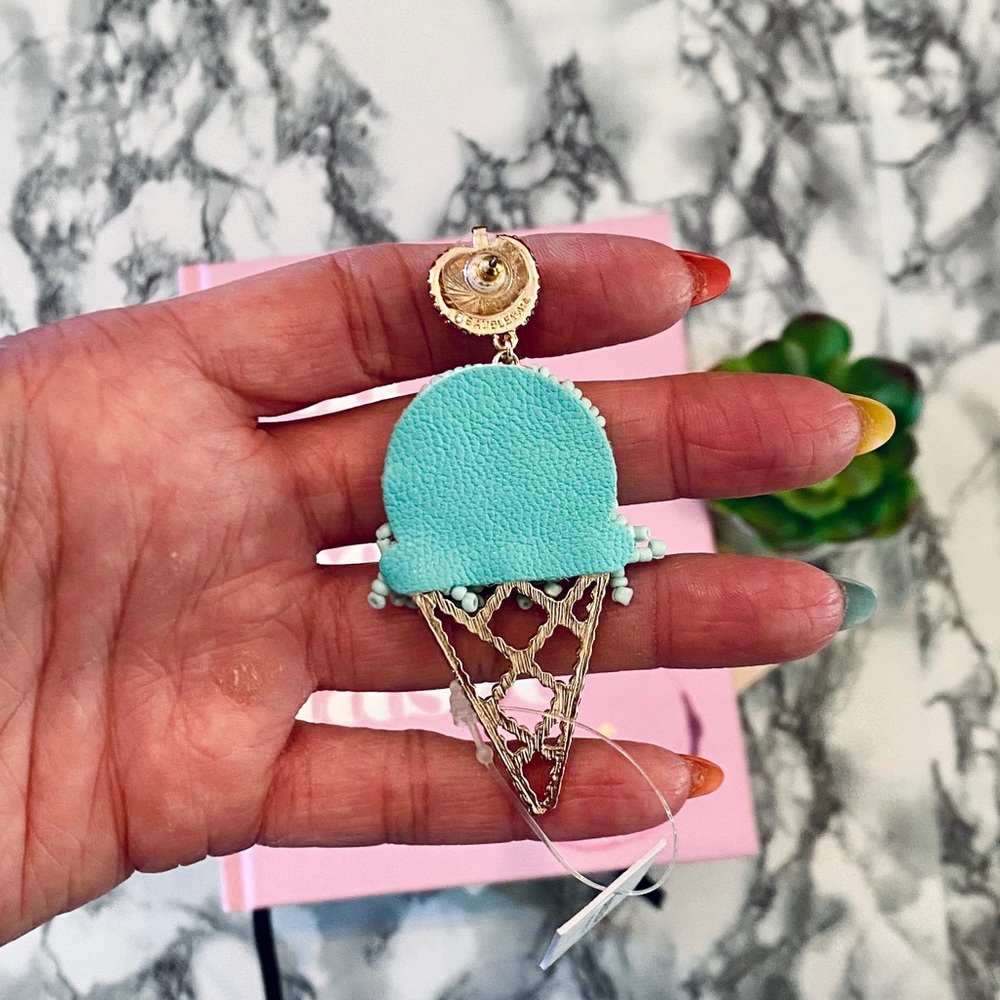 ɴᴡᴛ ʙᴀᴜʙʟᴇʙᴀʀ ᴊᴏʟɪᴇ ɪᴄᴇ ᴄʀᴇᴀᴍ ᴇᴀʀʀɪɴɢs🍦 - Picture 4 of 7